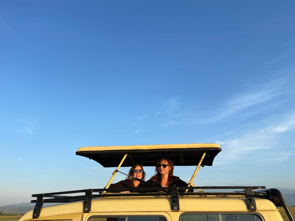 Paula en Lena op safari