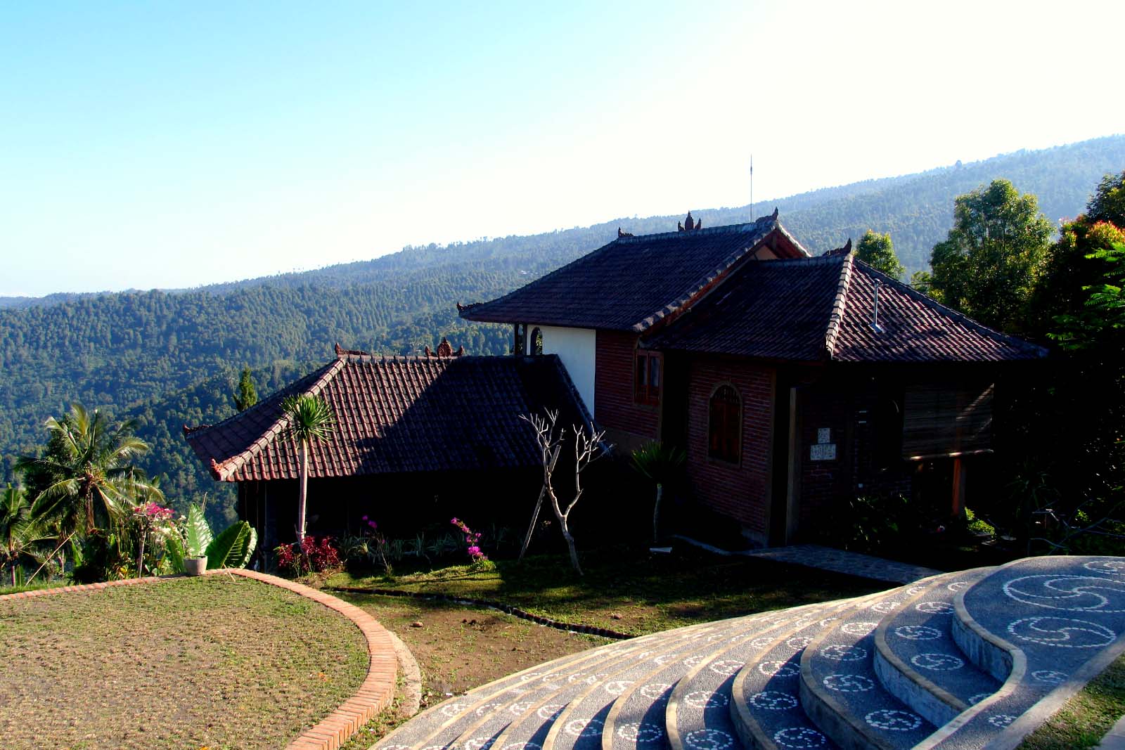 hotel in munduk